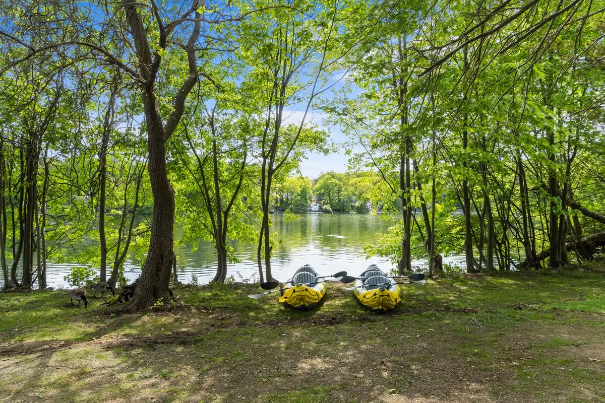Photo 3 of 7 of Crystal Wave Lake House