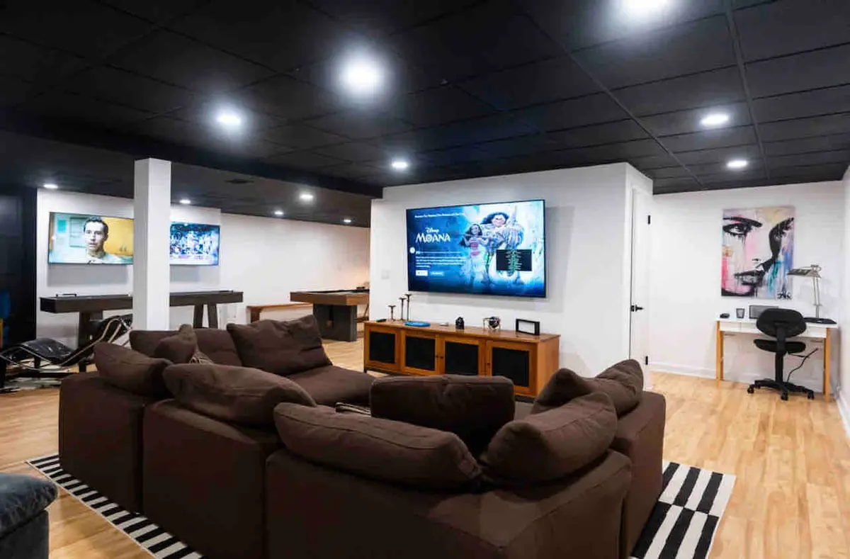 Photo 2 of 4 of Lake House with Game Room