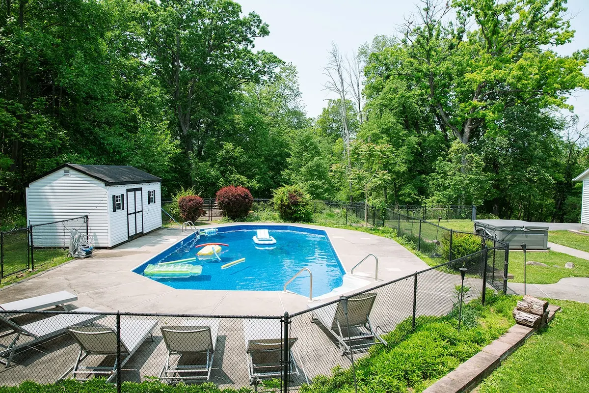 Photo 2 of 7 of Six-Bedroom House with Pool and Hot Tub