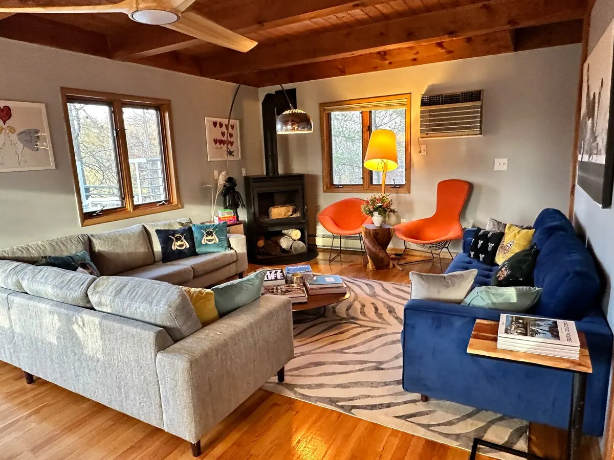 Photo 4 of 7 of Private Lakefront Home
