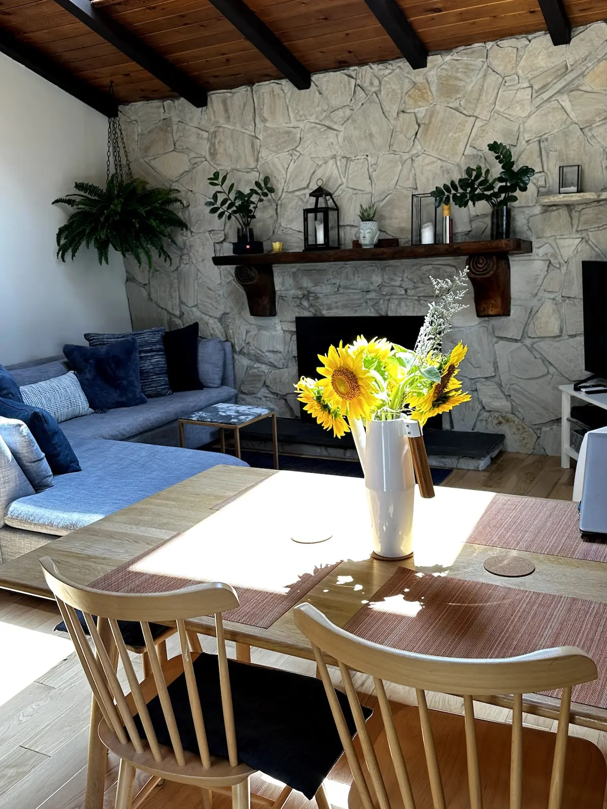 Photo 3 of 4 of Serene Two-level Chalet