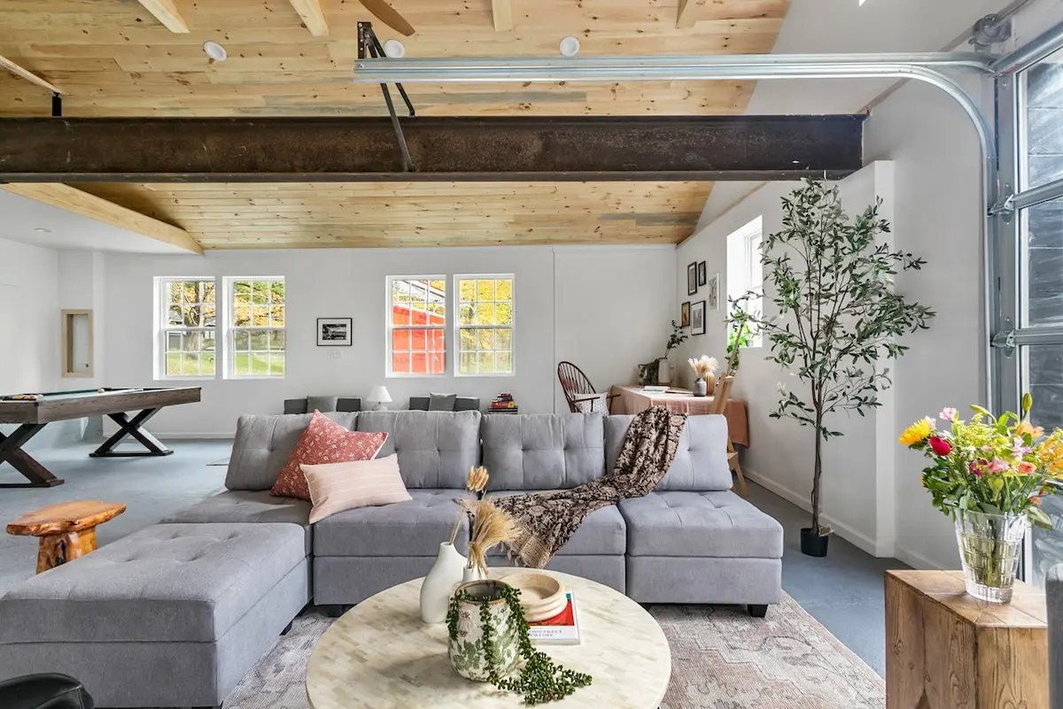 Photo 2 of 5 of Chic Country Home on 5 Acres