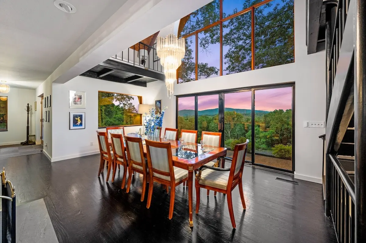 Photo 4 of 5 of Private Estate W/epic Views