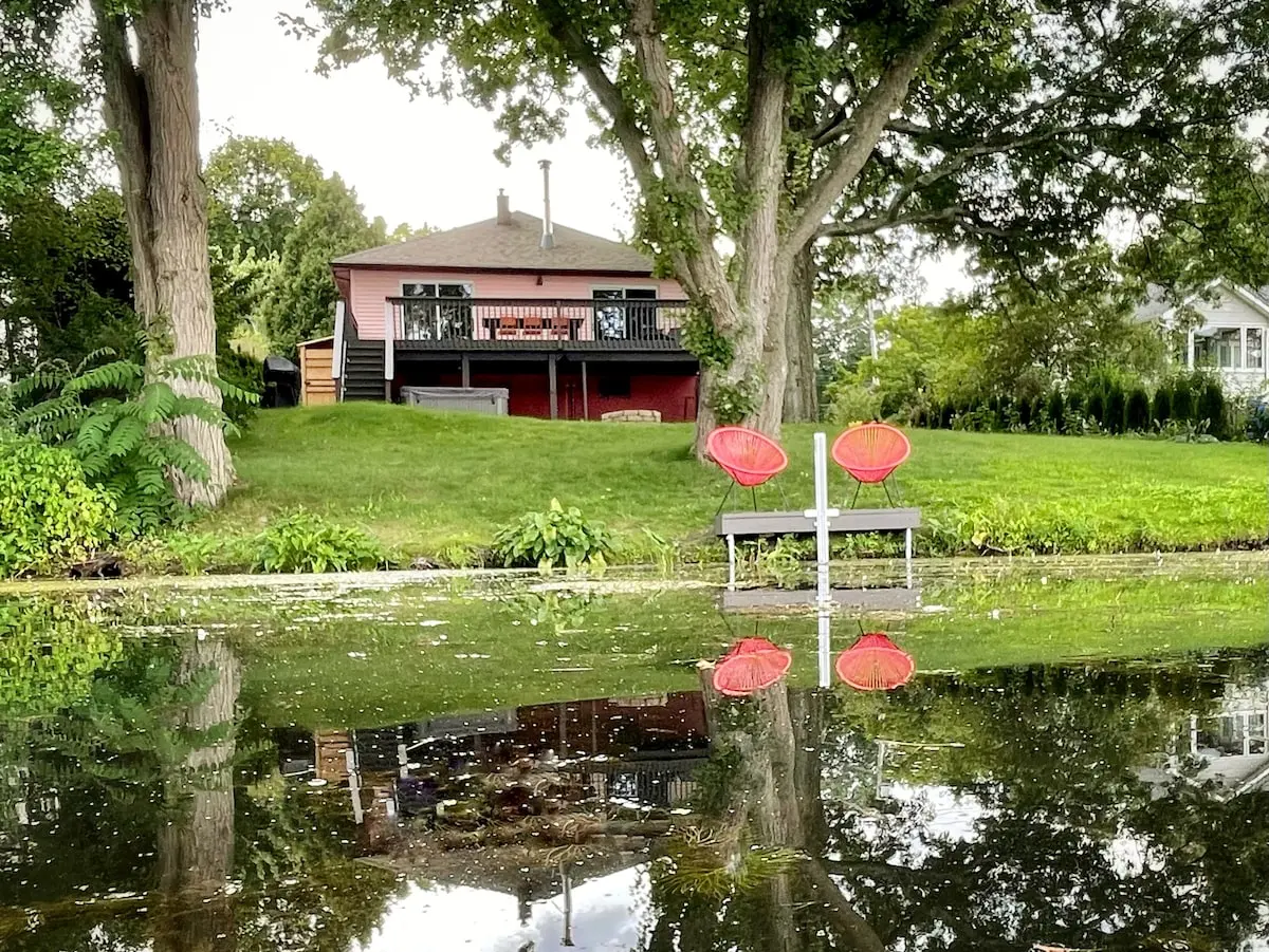 Photo 4 of 7 of Stylish Lakeside Cottage