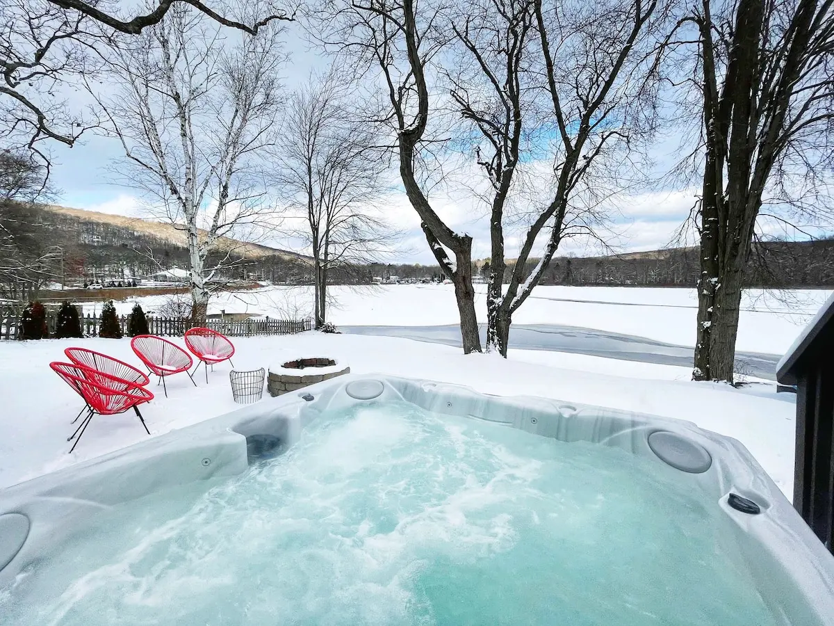 Photo 6 of 7 of Stylish Lakeside Cottage