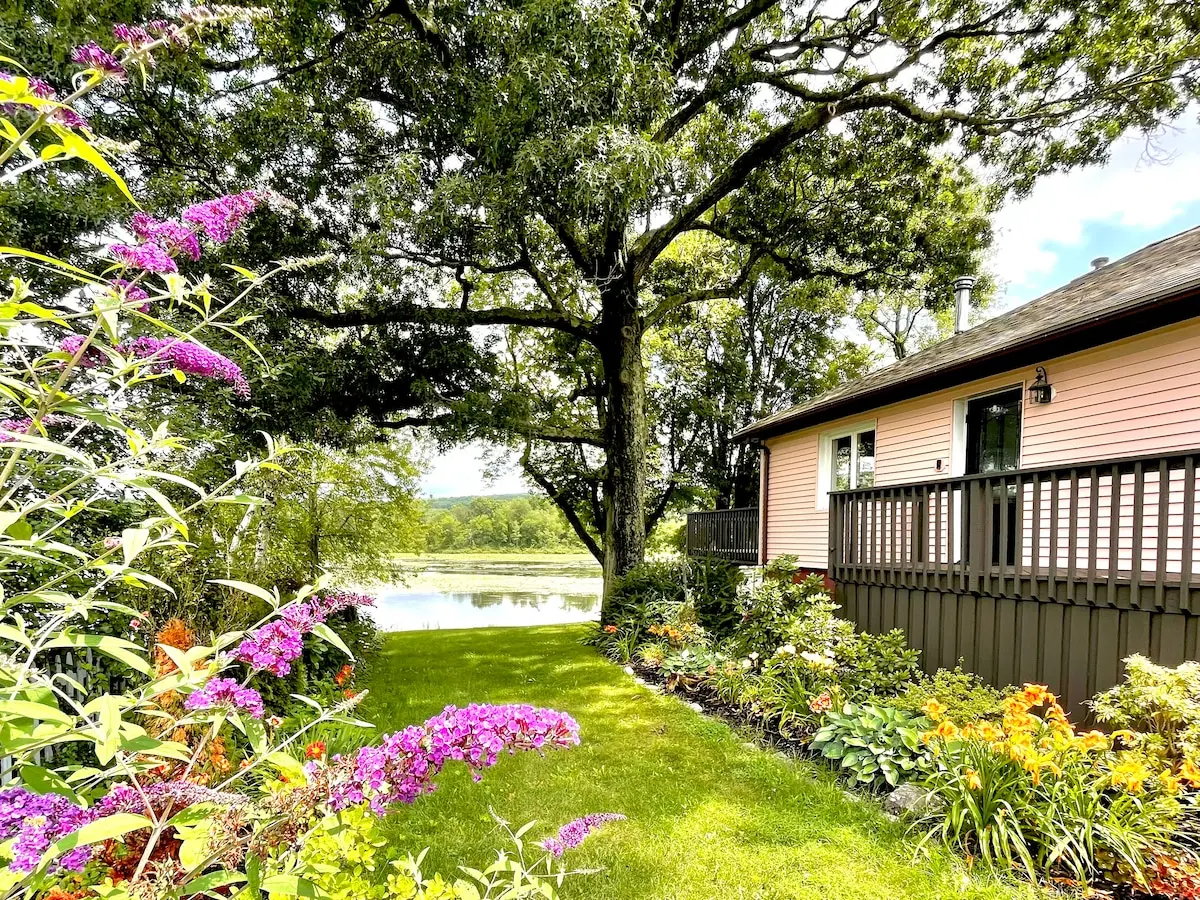 Photo 7 of 7 of Stylish Lakeside Cottage