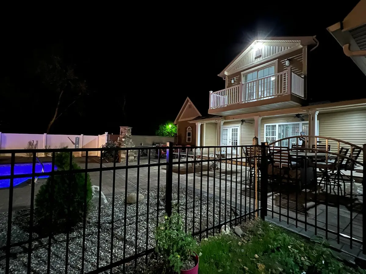 Photo 3 of 7 of Resort-Style House