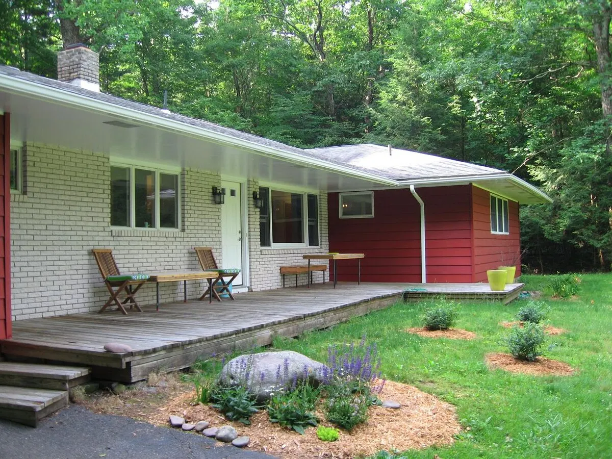 Photo 2 of 7 of Peaceful Modern Rambler